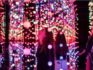 Imagem da notícia Dopamine Land: experiência multissensorial com cenários coloridos é o novo 'point' em São Paulo